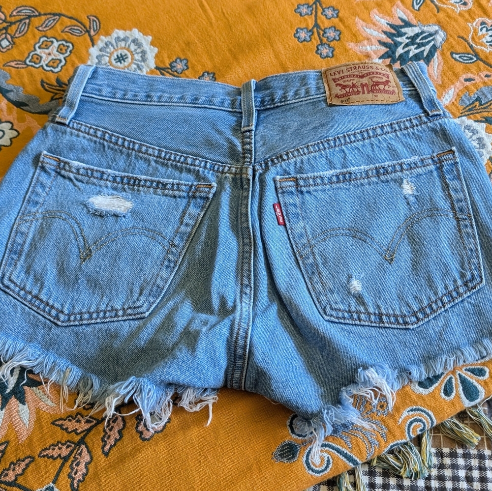 Levi shorts - Picture 2 of 5